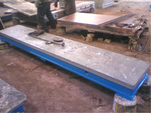 鋁型材檢驗(yàn)平臺(tái)、鋁材檢驗(yàn)平板、長(zhǎng)條形鑄鐵平臺(tái)